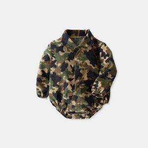 Baby Camouflage Long Sleeve Bodysuit. Size: 6-9 M Color: Camo